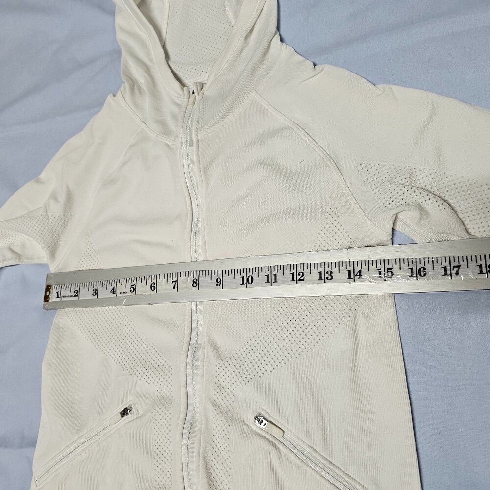 Lululemon Ventilate Hooded Jacket Women Size 6 White Perforated - Picture 10 of 14